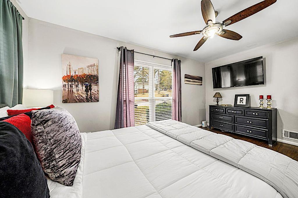 Goodkarma Rentals Refreshed Smyrna Home Near Battery Atl Half Mile To Interstate Atlanta Eksteriør billede